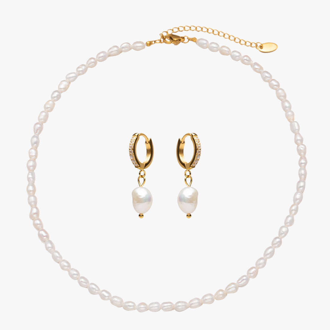 Damen Perlenschmuck Set Gold: Süßwasserperlen Choker und Creolen. Eleganter, wasserfester Edelstahlschmuck.