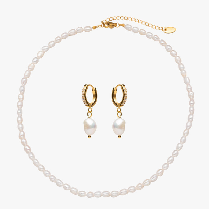 Damen Perlenschmuck Set Gold: Süßwasserperlen Choker und Creolen. Eleganter, wasserfester Edelstahlschmuck.