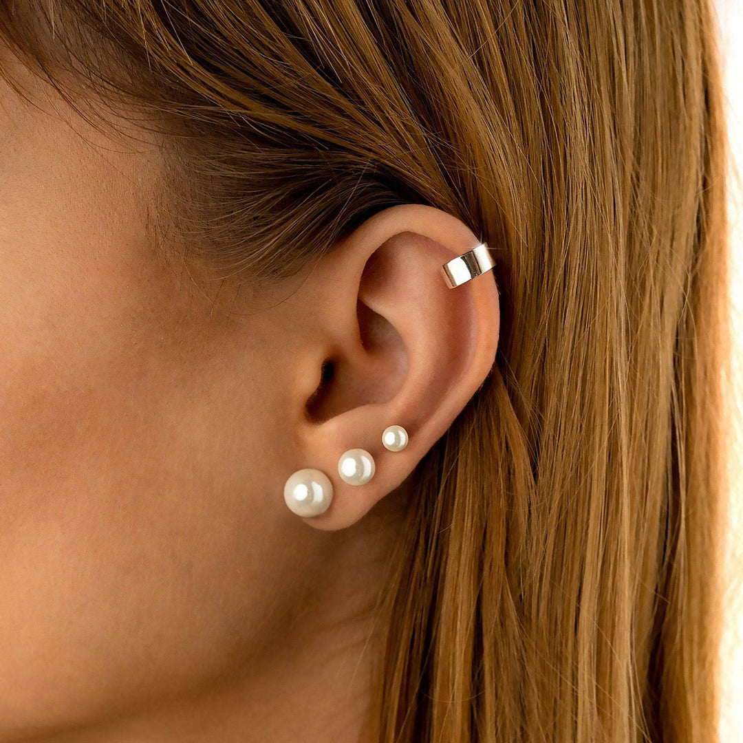 Runde Perlen-Ohrstecker für Damen aus poliertem 925er Sterlingsilber, zeitlos und stilvoll.