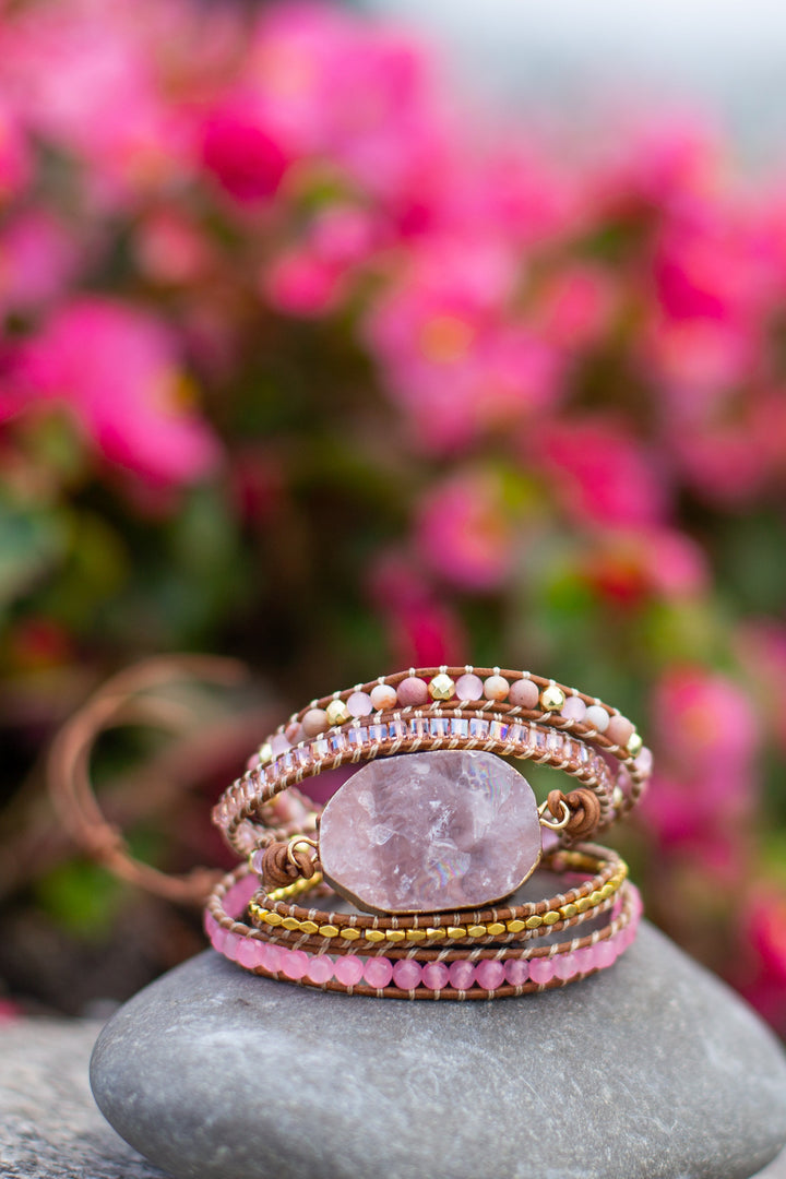 Hochwertiges Rosenquarz Damen Armband, goldene Zwischenstücke, handgefertigt, Herzchakra Schmuck, Liebe & Energie.