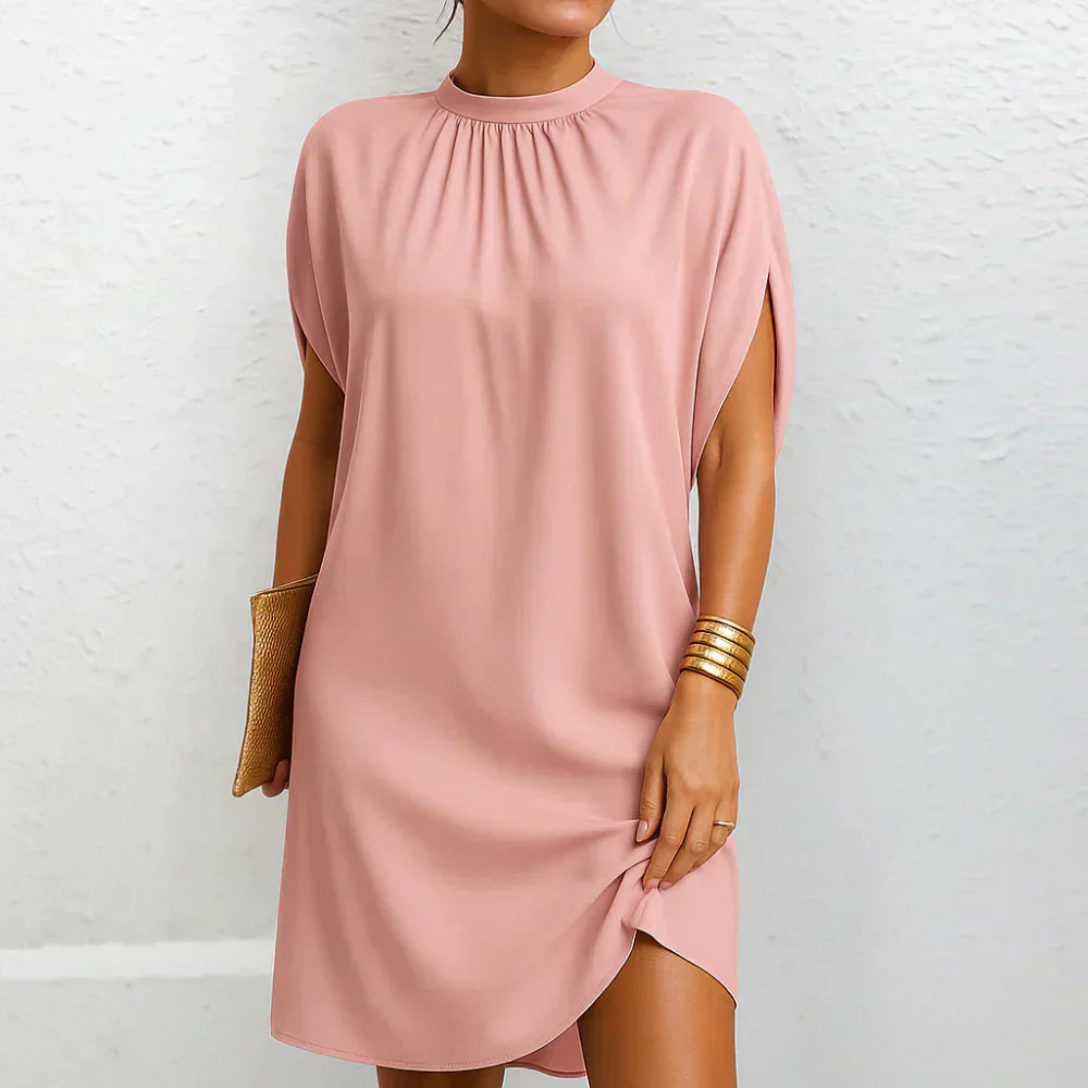 Damenmode: Elegantes Sommer Midikleid mit Hochkragen. Locker, fließend, perfekt für festliche Anlässe.