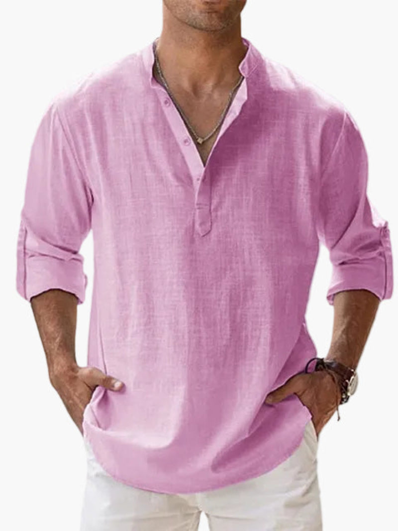 Elegantes Herren Henley Freizeit Hemd in Schwarz mit Krempelärmeln, modischer Casual Look für den Sommer.