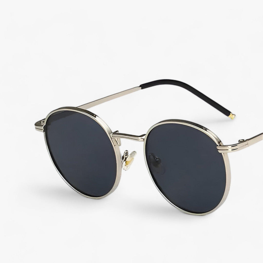 Alltagstaugliche runde Unisex Sonnenbrille. Robuste Bauweise, leicht und mit effektivem UV-Schutz.