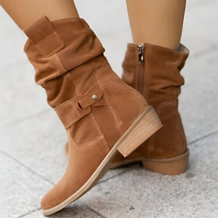 Robuste schwarze Damen Stiefel für Herbst und Frühling. Langlebige Freizeitstiefel mit hohem Komfort für Damenfüße.