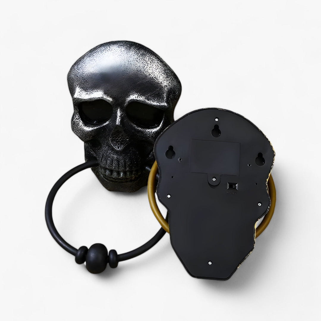 Batteriebetriebener Totenkopf-Türklopfer mit LED-Augen & Soundeffekten, ideale Horror-Deko für Ihre Halloween-Eingangstür.