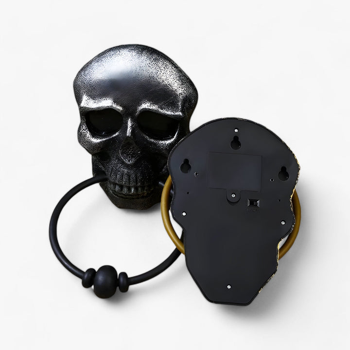 Batteriebetriebener Totenkopf-Türklopfer mit LED-Augen & Soundeffekten, ideale Horror-Deko für Ihre Halloween-Eingangstür.