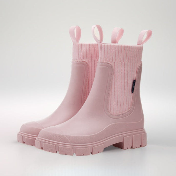Cremefarbene Damenschuhe: Wasserdichte, rutschfeste Komfortstiefel, halbhoch designt.