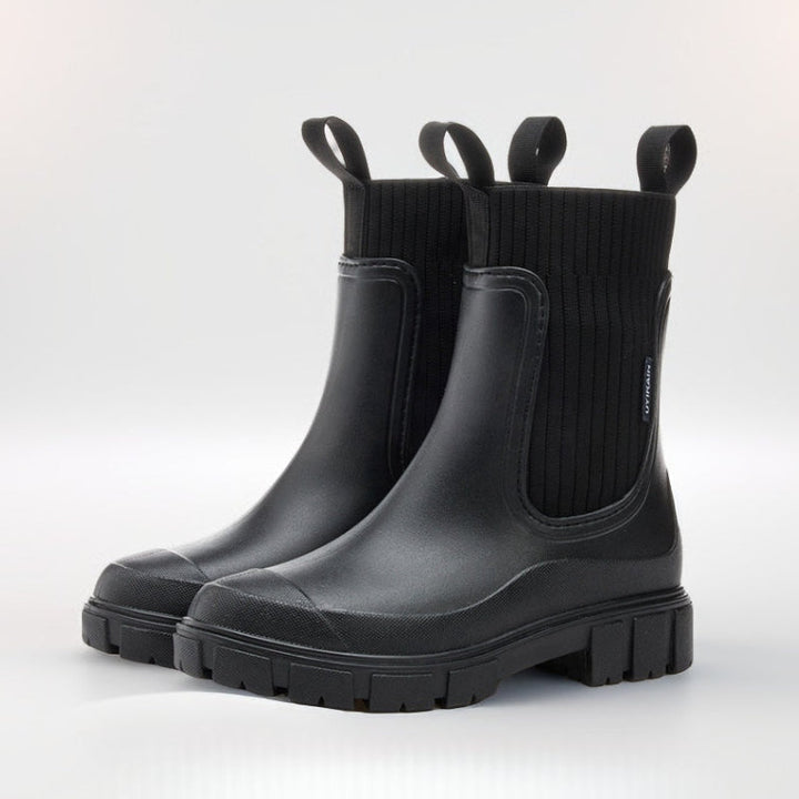 Robuste cremefarbene Damen Komfortstiefel, wasserdicht, rutschfest und halbhoch für den Alltag.