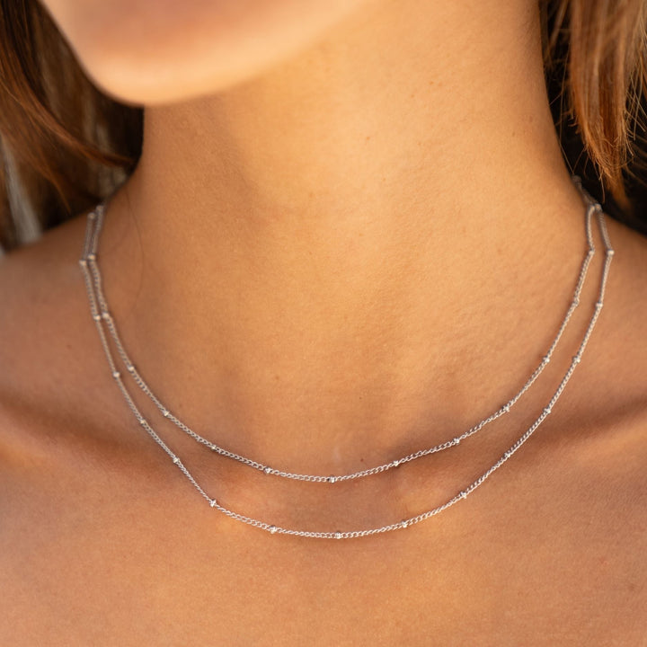 Damen Layering Halskette aus hochwertigem Edelstahl in Gold & Silber, wasserfest und hypoallergen.