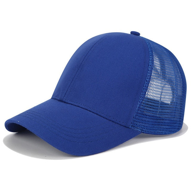 Damen Sonnenschutz Cap SkyShield mit Pferdeschwanzloch, schützt Gesicht & Augen, ideal für Outdoor-Sport im Sommer.