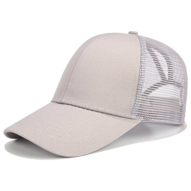 Vielseitige Damen Cap für Pferdeschwanz & Dutt, verstellbar und bequem, perfekt als Sport- oder Freizeit-Accessoire.