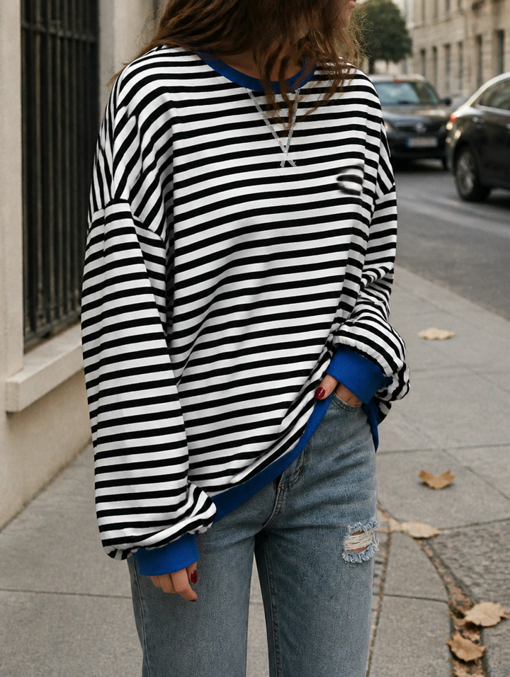 Gestreiftes Damen Oversize-Sweatshirt mit Rundhalsausschnitt, perfekt für entspannte Tage.