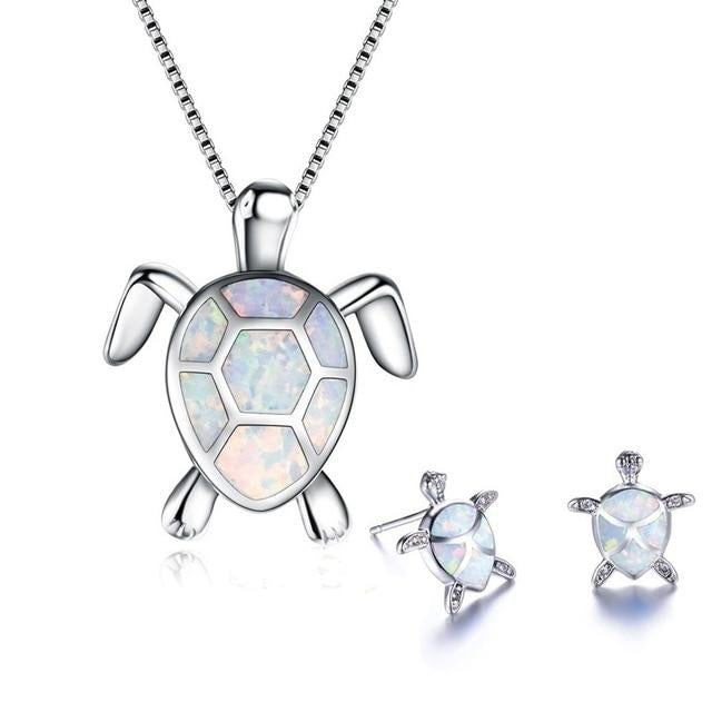 Glänzendes Opal Schildkröten Schmuckset aus Sterlingsilber. Halskette und Ohrringe für Damen, perfektes Meerestier-Geschenk.