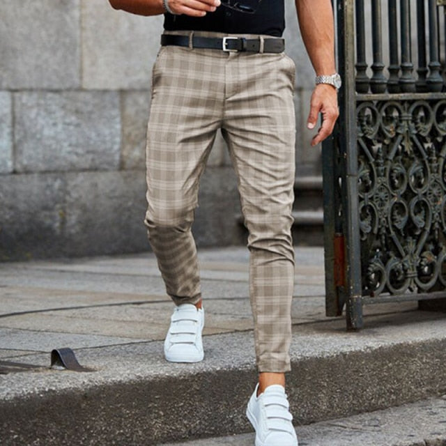 Vielseitige Herren-Karohose, Slim-Fit mit Tapered Leg, ideal für elegante Herbstmode und moderne Looks.