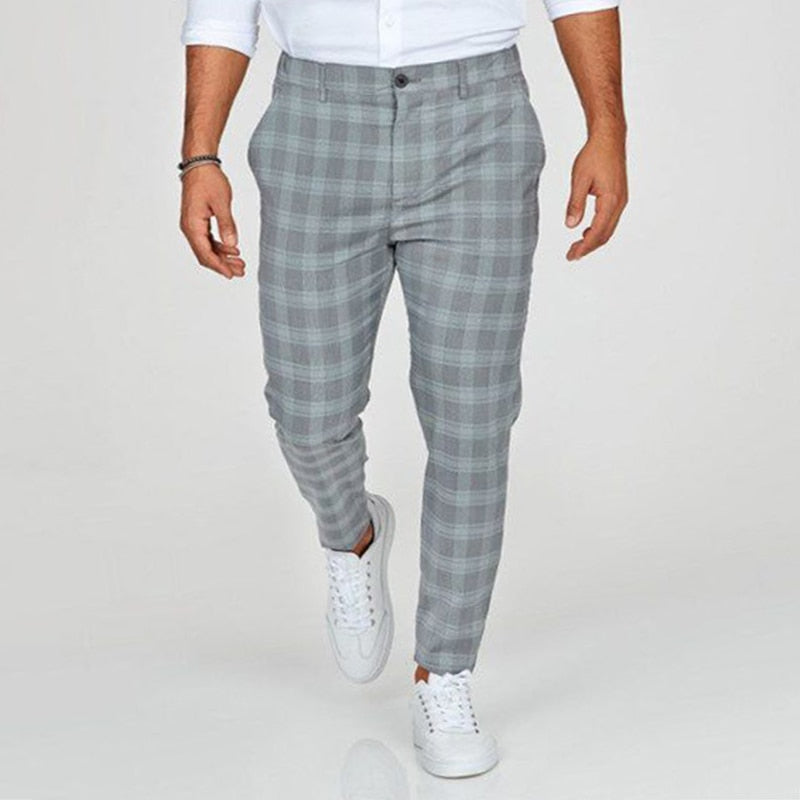 Elegante Herren-Karohose im Slim-Fit, modernes Design mit Tapered Leg für stilvolle Herbst-Outfits und Freizeit.