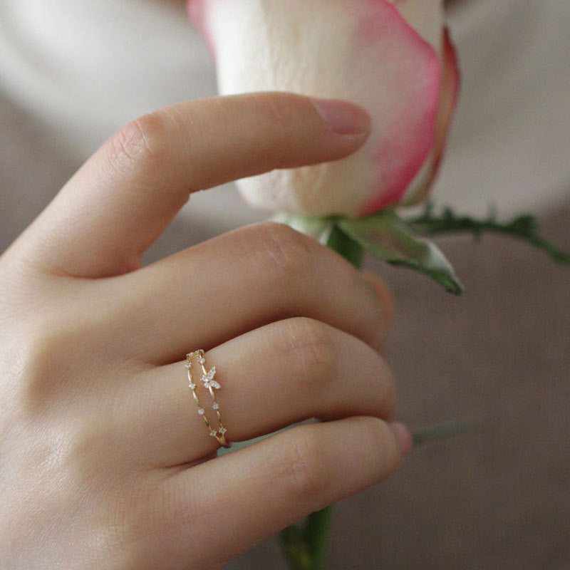 Modischer Silber-Schmetterlingsring für Damen, verstellbar, mit strahlenden Zirkonia-Steinen. Ideal als Geschenkidee.