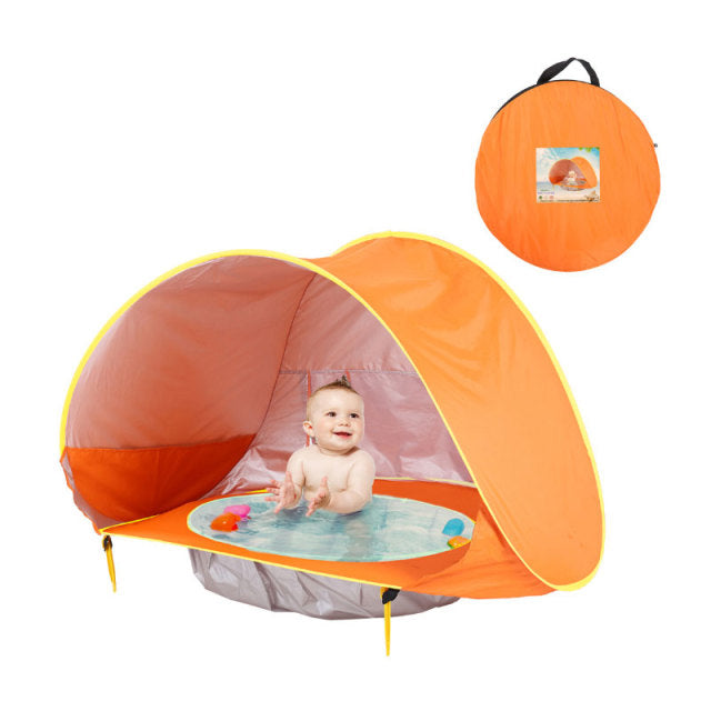 Sicheres Baby-Spielzelt mit UV-Schutzfunktion und Mini-Pool für Wasserspaß im Garten oder am Strand.