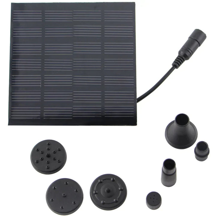 Nahaufnahme des Solaflow Solar-Springbrunnens in einem Teich, mit Wasserspiel und integrierter Pumpe.