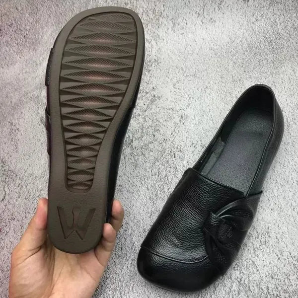 Stilvolle Aurora Leder-Damenschuhe mit rutschfester Sohle für eleganten Alltags- und Freizeitkomfort.