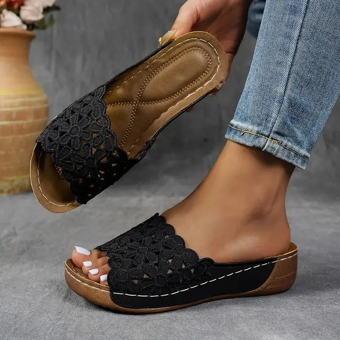Boho-Stil Damen Sandalen Delilah mit floralem Muster, perfekte ergonomische Sommerschuhe.