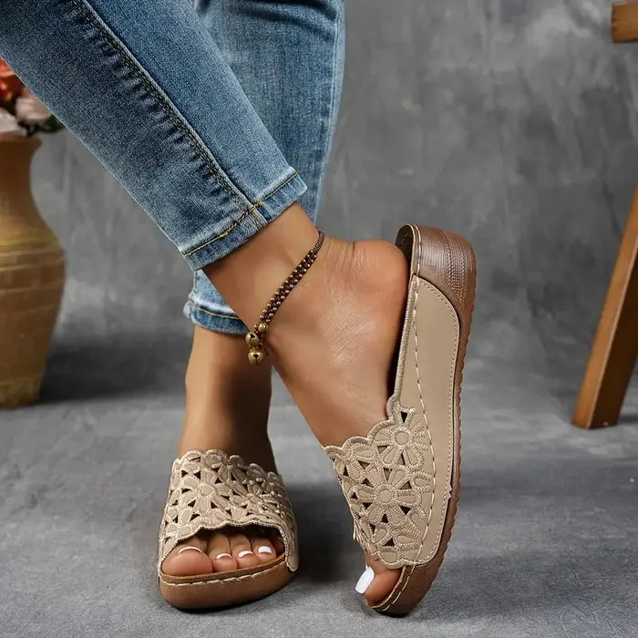Von oben: florale Delilah Damen Slipper Sandalen, ideale Freizeitschuhe & Alltagssandalen.