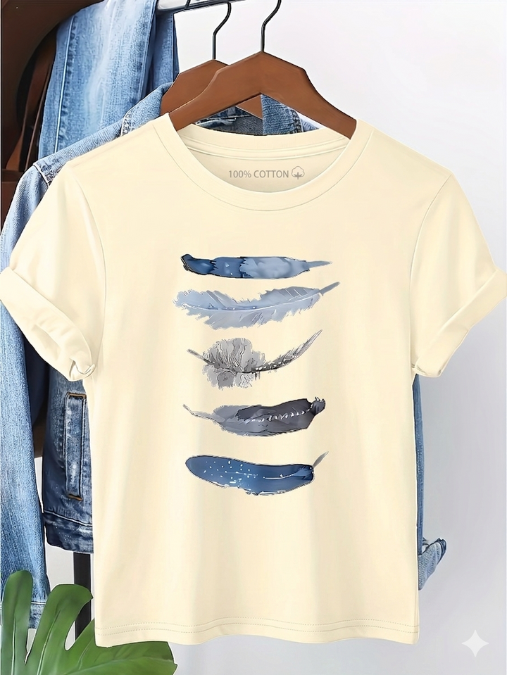 Damen T-Shirt mit stilvollem Feder-Print. Bequem & modisch für Frühling und Sommer.