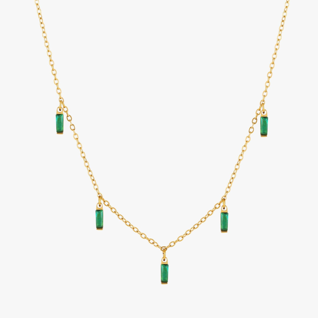 Festliche Damen Choker Halskette mit grünem Smaragd-Anhänger, goldener Ton, stilvoll.