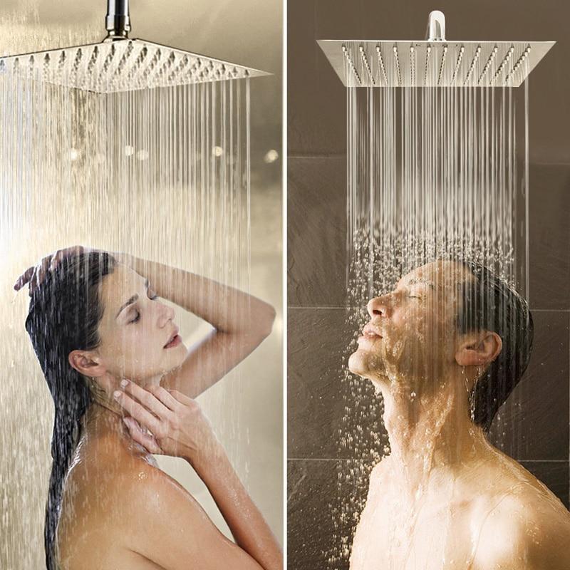 Hochwertiges Duschsystem für die Wandmontage mit großem Regenduschkopf aus Messing.