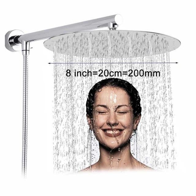 Elegantes Regenduschsystem, wandmontiert, ein Highlight in jedem modernen Badezimmer.