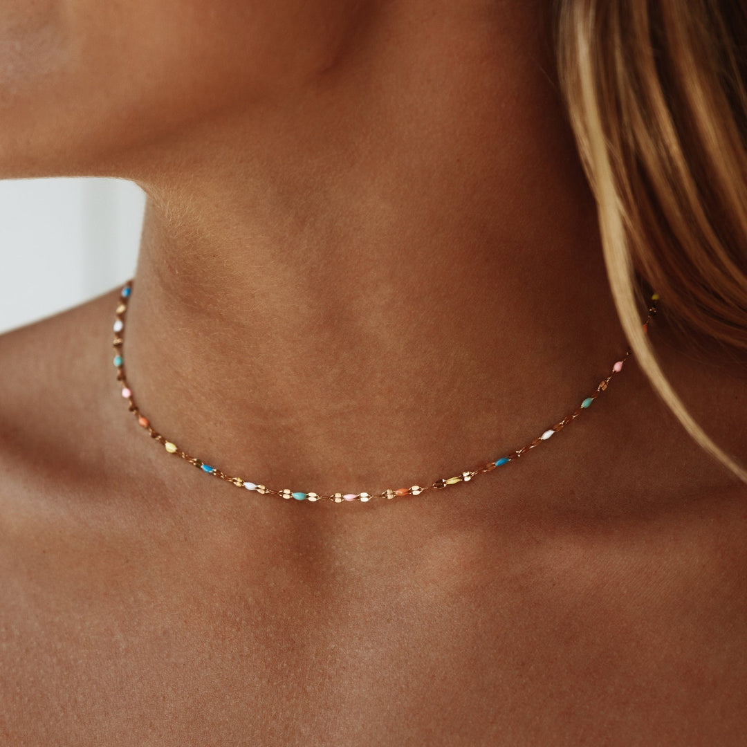 Damen Regenbogen Choker Halskette aus Edelstahl, bunt, wasserfest und hypoallergen.