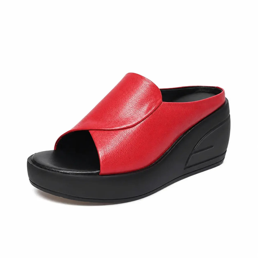 Einfache Damen Wedge-Pantoletten, orthopädisch mit Einlagen. Bieten Komfort und Unterstützung für die Fussgesundheit.