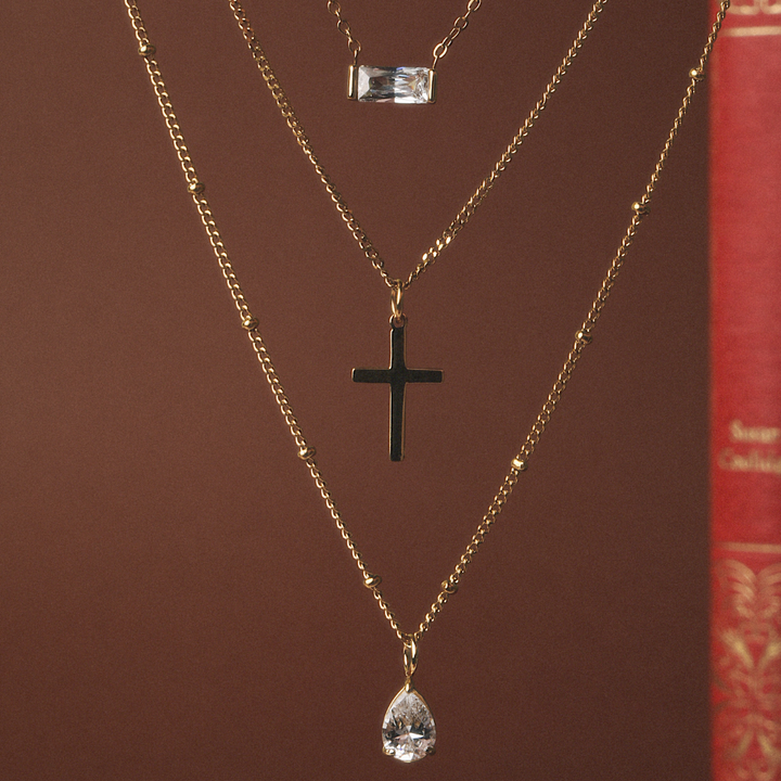 Christliche Kreuz Halskette für Damen, schlichter religiöser Schmuck. Minimalistische, wasserdichte Edelstahl Kette.