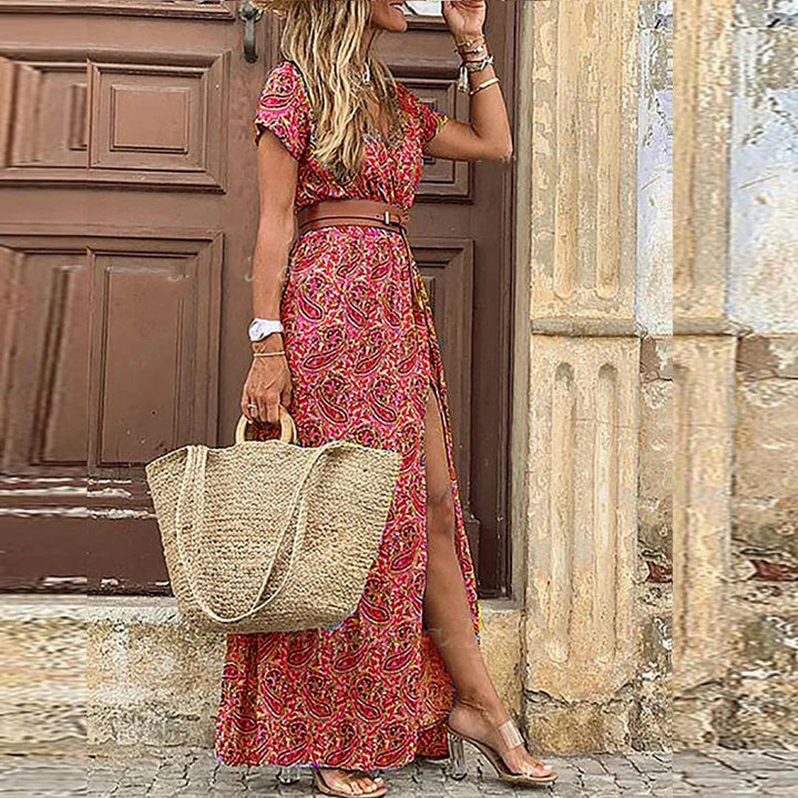 Damen Sommerkleid, Maxilänge mit lebhaftem Paisley Muster, tailliert geschnitten und Rundhals-Ausschnitt.