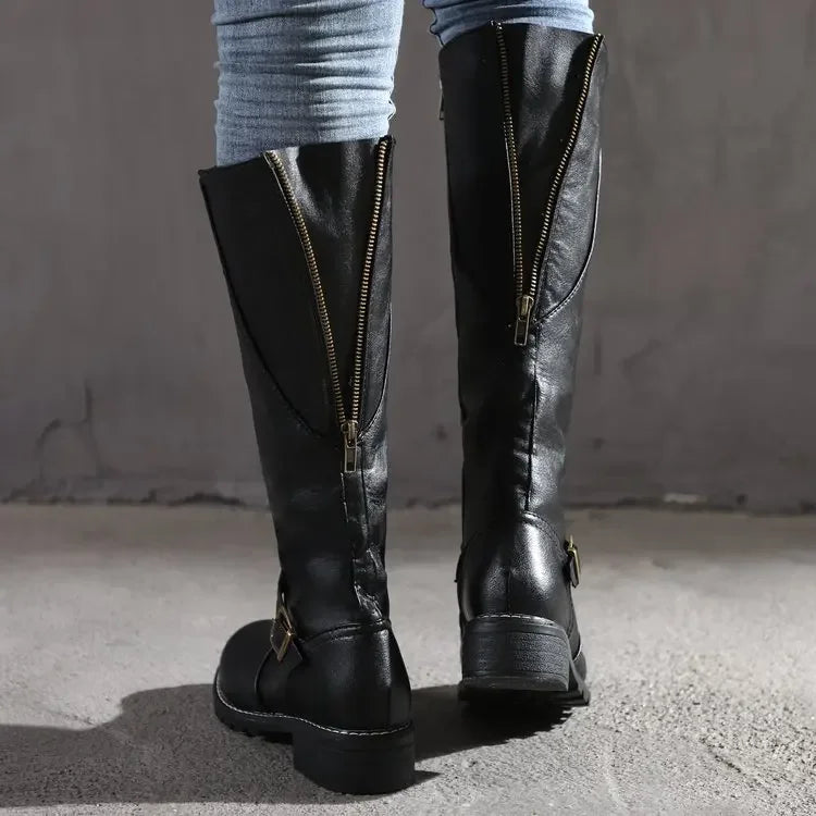 Braune orthopädische Damen-Schnallenstiefel für optimalen Komfort & eleganten Alltagsstil. Ideal für Herbst & Winter.