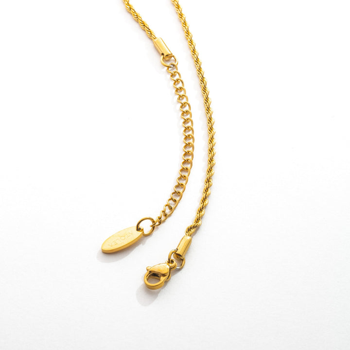 Zeitloses Damen Schmuckset mit Gold Rope Kette und Armband aus wasserfestem Edelstahl. Hypoallergener Glanz.