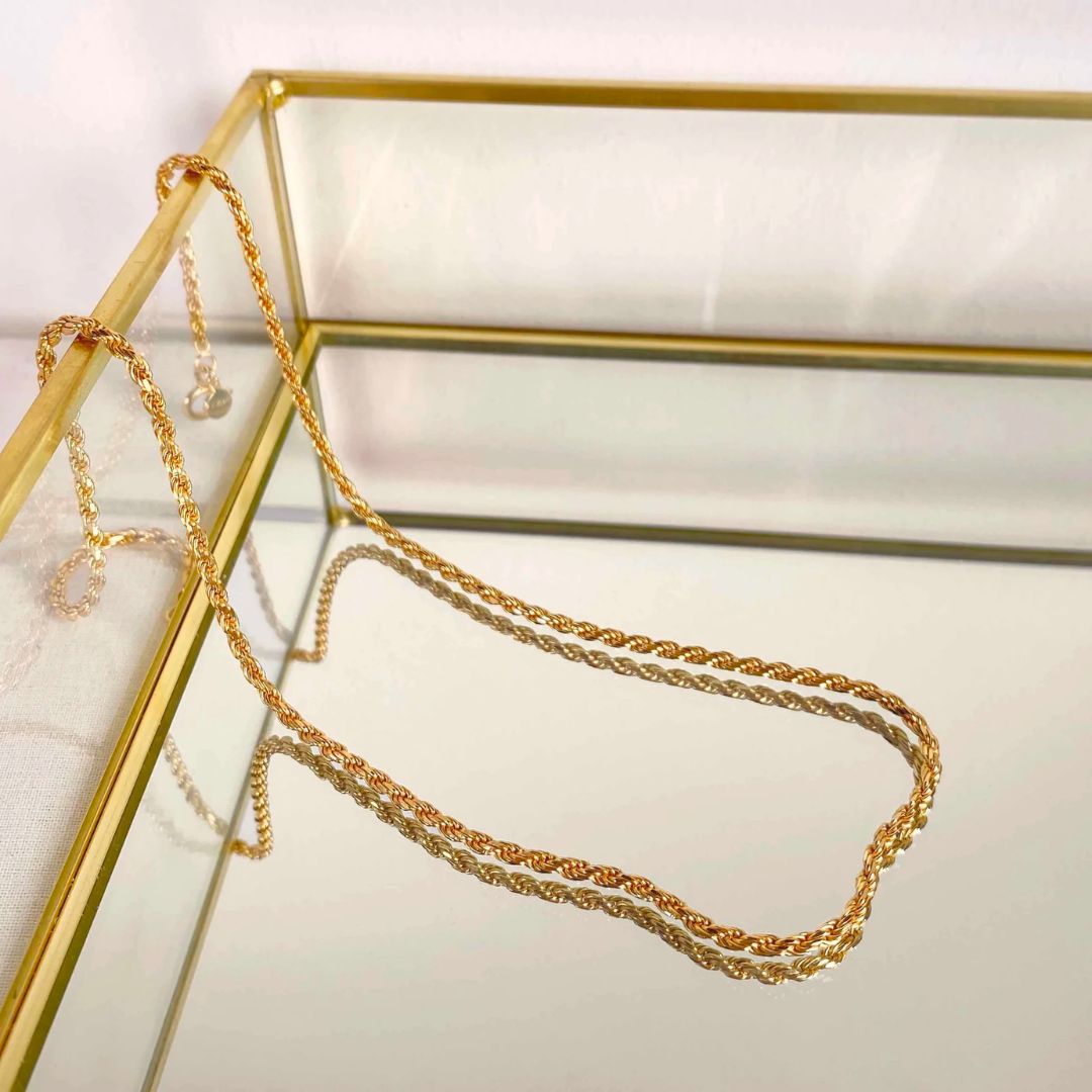 Minimalistische 2mm Gold Rope Halskette. Wasserfest & hypoallergen, ideal als Damenschmuck.