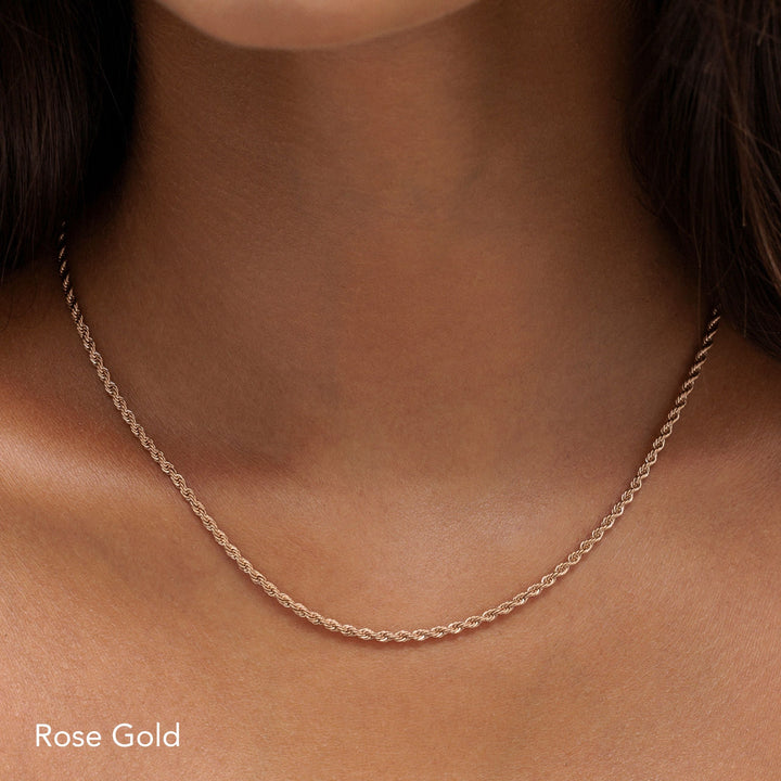 Detailansicht: 2mm Gold Rope Chain Damenkette. Wasserfest, hypoallergen & perfekt für jeden Tag.