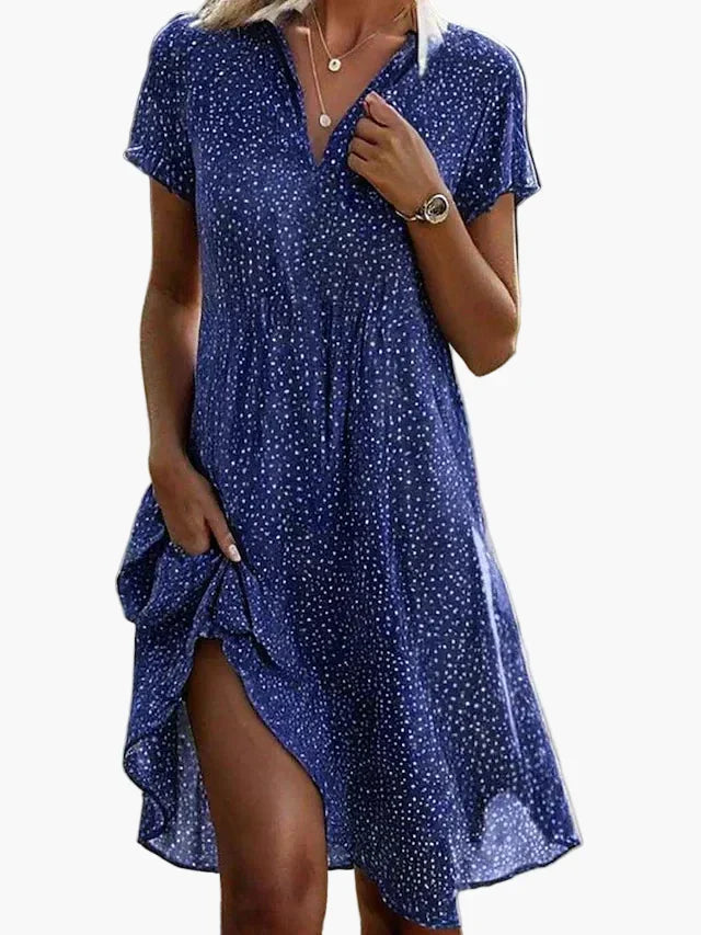 Modisches Damen-Sommerkleid, gepunktet, mit V-Ausschnitt & Kurzarm, im eleganten A-Linien-Stil für den Sommer.
