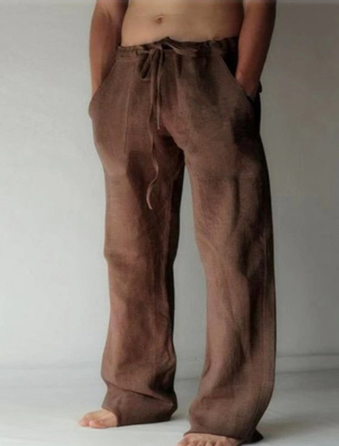 Elegante, aber lässige Herrenhose Elias aus Leinen; locker geschnitten für maximalen Komfort im Sommer.