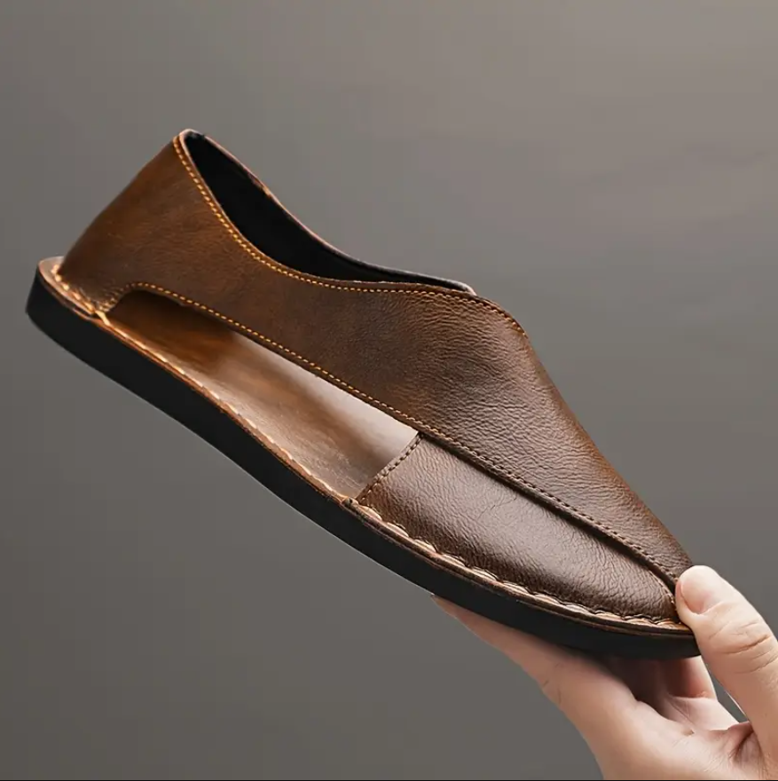Bequeme Herren Crossover-Sandalen, handgenäht, mit atmungsaktivem Design für höchsten Komfort im Sommer.