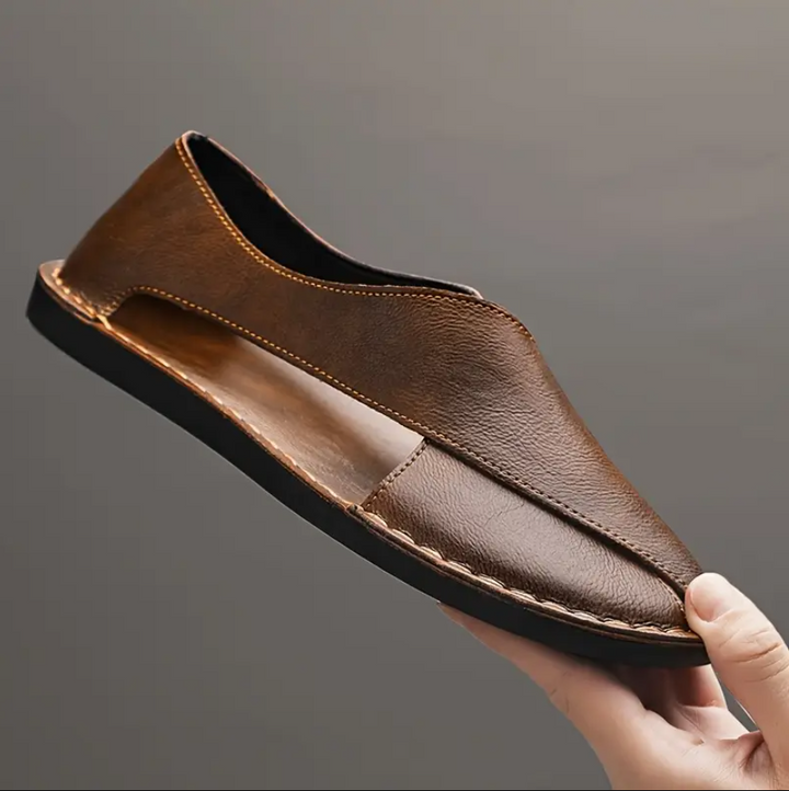 Bequeme Herren Crossover-Sandalen, handgenäht, mit atmungsaktivem Design für höchsten Komfort im Sommer.