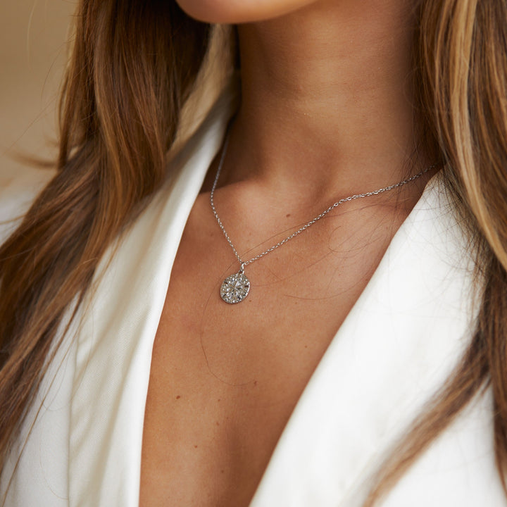 Maritimes Schmuckstück: Sanddollar Halskette für Damen, erhältlich in Gold- und Silber-Edelstahl.