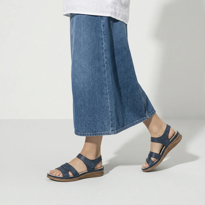 Flexible Damen-Sandale Lunara Flex: Leichte, flache Bequemschuhe mit Klettverschluss für maximalen Alltagskomfort.