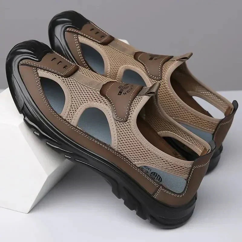 Bequeme Herren Sandalen mit orthopädischer Unterstützung, ideal für den Sommer und lange Spaziergänge.