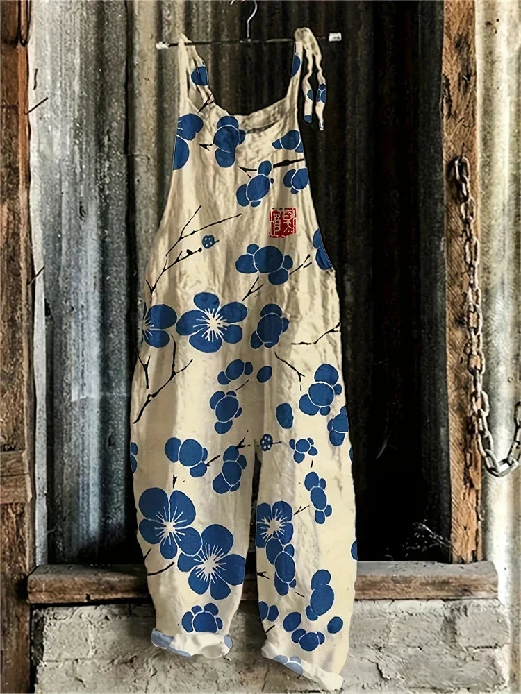 Fließender Boho Damen Jumpsuit mit zartem Blumendruck, perfekt für sonnige Tage.