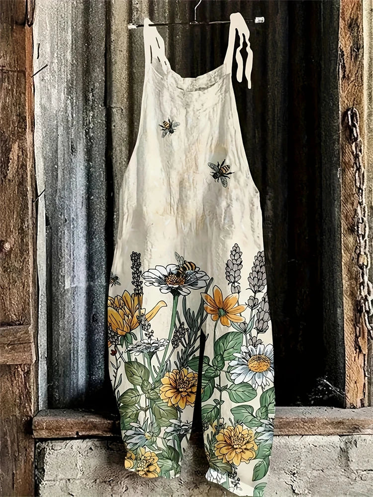 Lockerer Boho Damen Jumpsuit mit floralem Design, bequem und modisch für warme Tage.