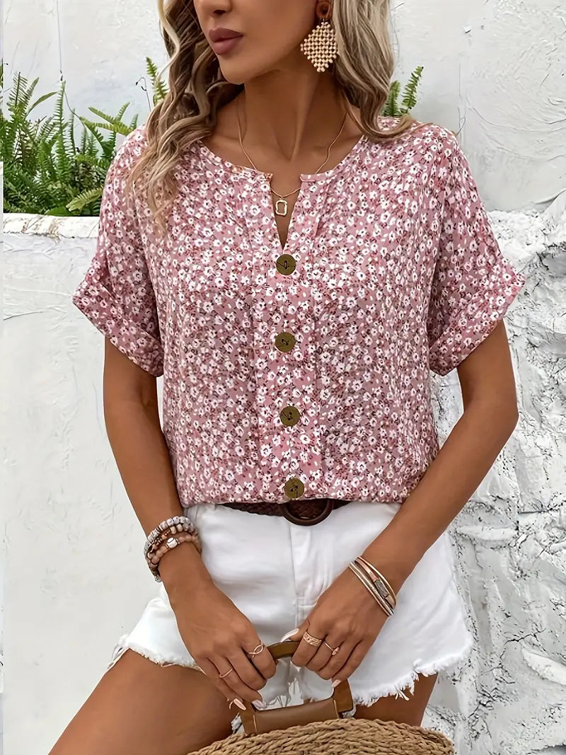 Damen Bluse mit farbenfrohem Blütenmuster, locker geschnitten für einen stylischen und bequemen Sommer-Look.