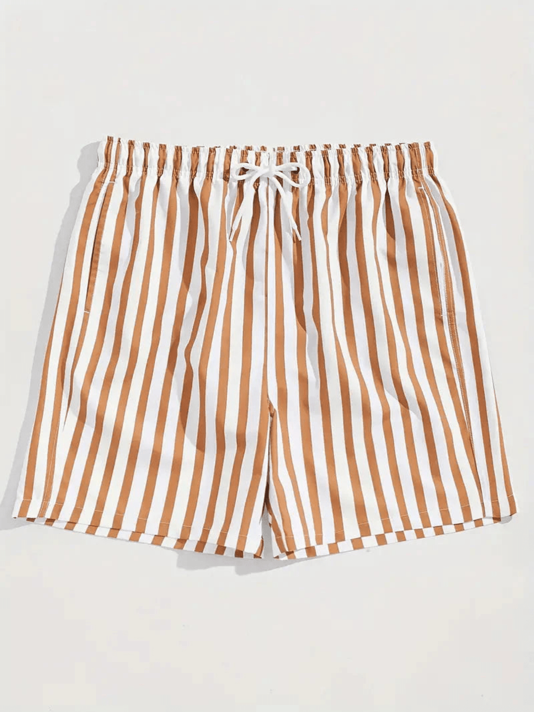 Stylische Herren Badeshorts für den Sommer. Schnelltrocknend, bequem und sportlich für Strand & Freizeit.