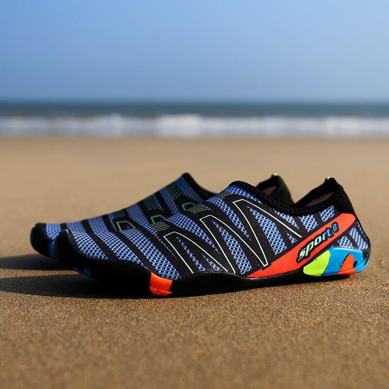 Flexible AquaFlex Aquaschuhe für Herren & Damen, ideal für Strand, Schwimmen & Wassersport im Sommer.