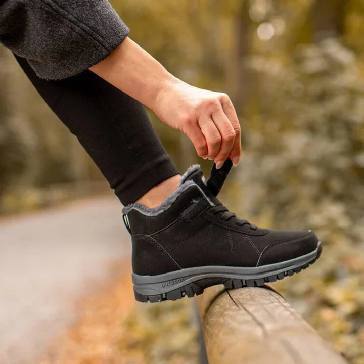Rutschfeste Damen Winterstiefel mit stabiler Sohle, ergonomisch & sicher für Eis & Schnee.